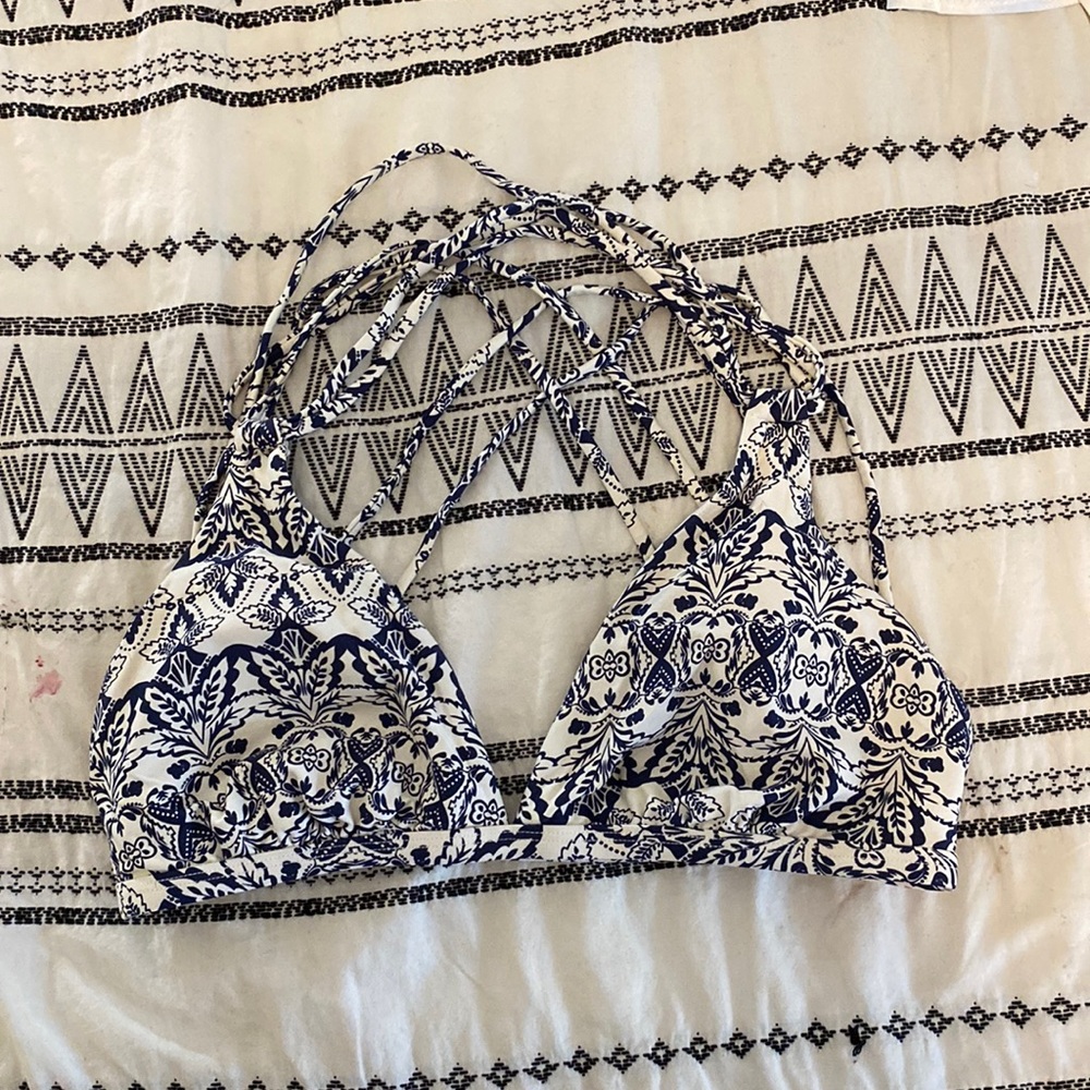 O’Neill swim top. Great condition.